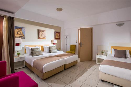georgia-hotel-triple-room