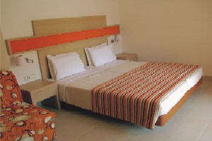 LAGOMANDRA BEACH HOTEL